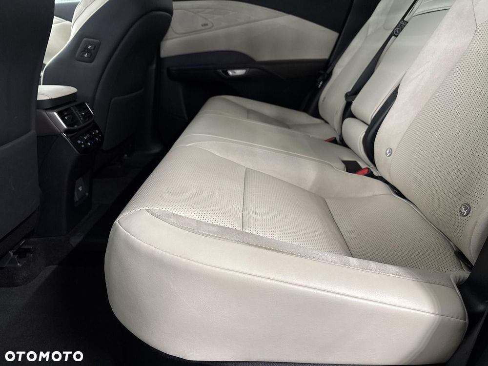 Lexus RX 450h+ Omotenashi - 10