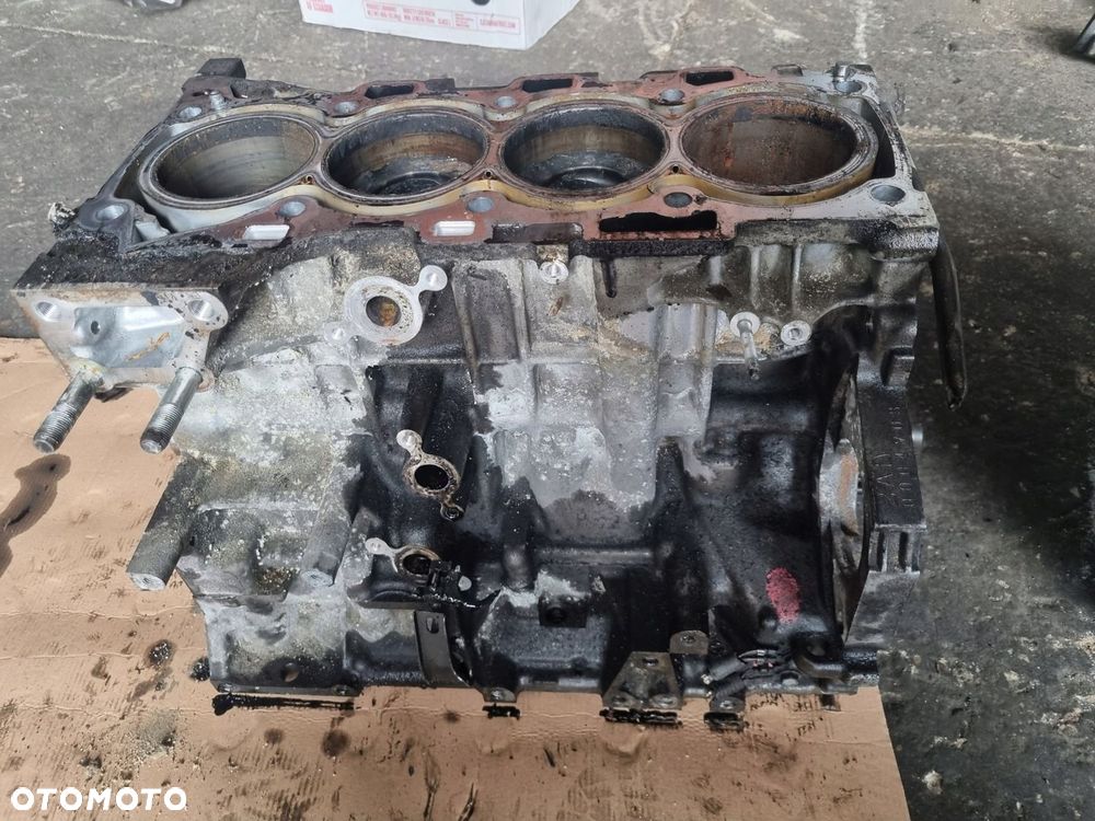 Blok silnika Toyota Avensis Corolla 2.2 D4D - 3