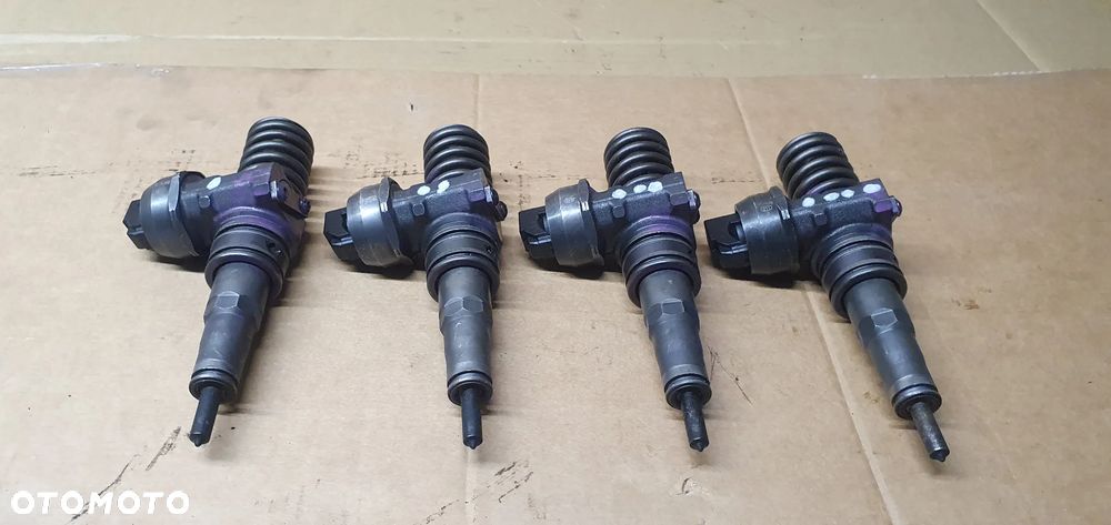 Pompowtryskiwacz wtryskiwacz wtrysk wtryski wtryskiwacze Komplet VW Passat B6 038130073BQ - 2