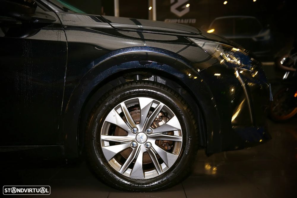 Peugeot e-208 Allure - 3