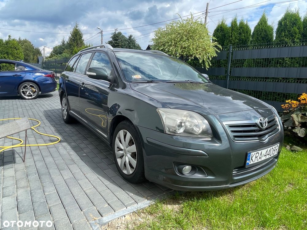 Toyota Avensis 2.0 D-4D Luna - 2