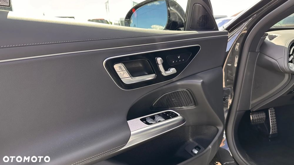 Mercedes-Benz Klasa E 300 de PHEV 4-Matic AMG 9G-Tronic - 12
