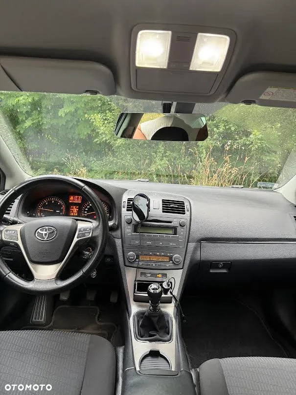 Toyota Avensis - 17