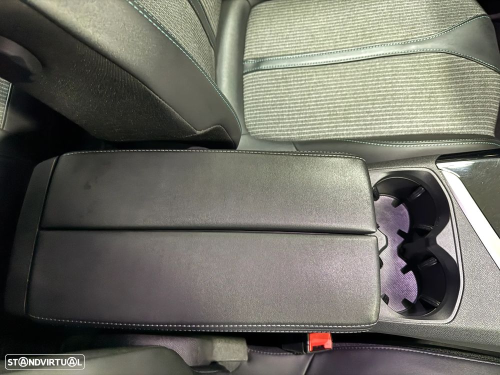 Peugeot 3008 1.6 Hybrid GT Pack e-EAT8 - 32