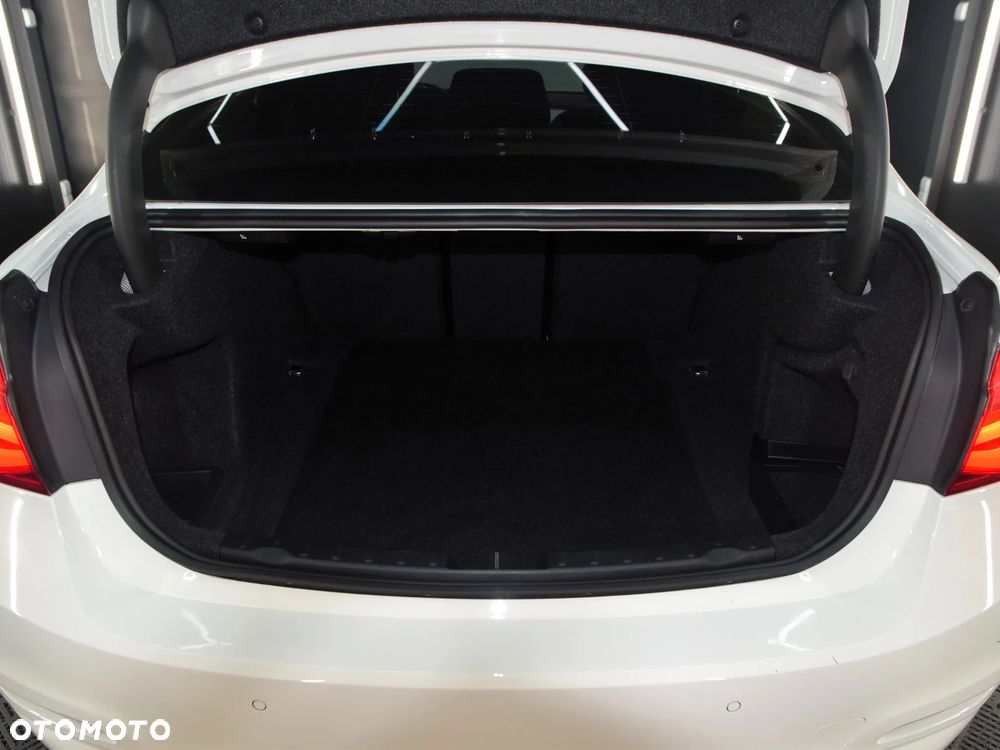 BMW Seria 3 318i - 10