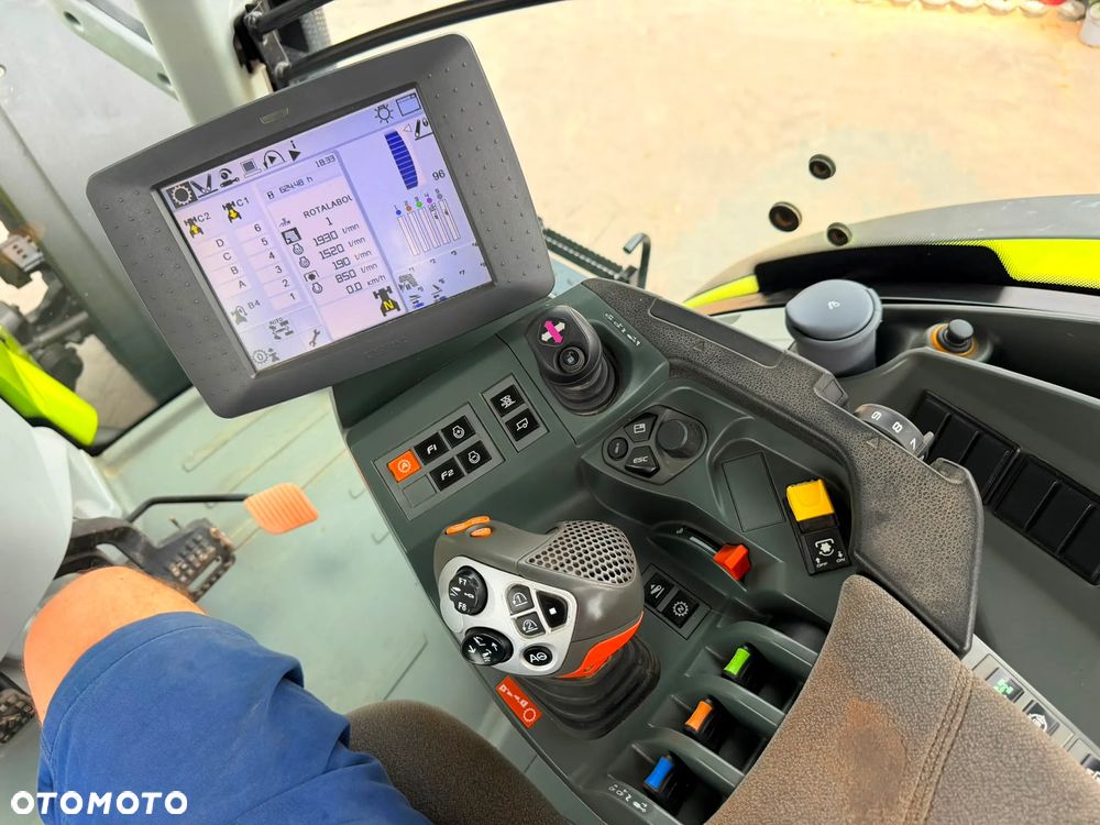 Claas Axion 800 CEBIS - 21