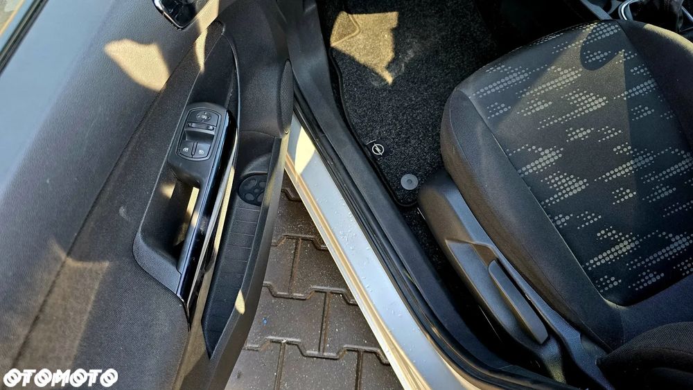 Opel Corsa 1.4 16V Innovation - 13