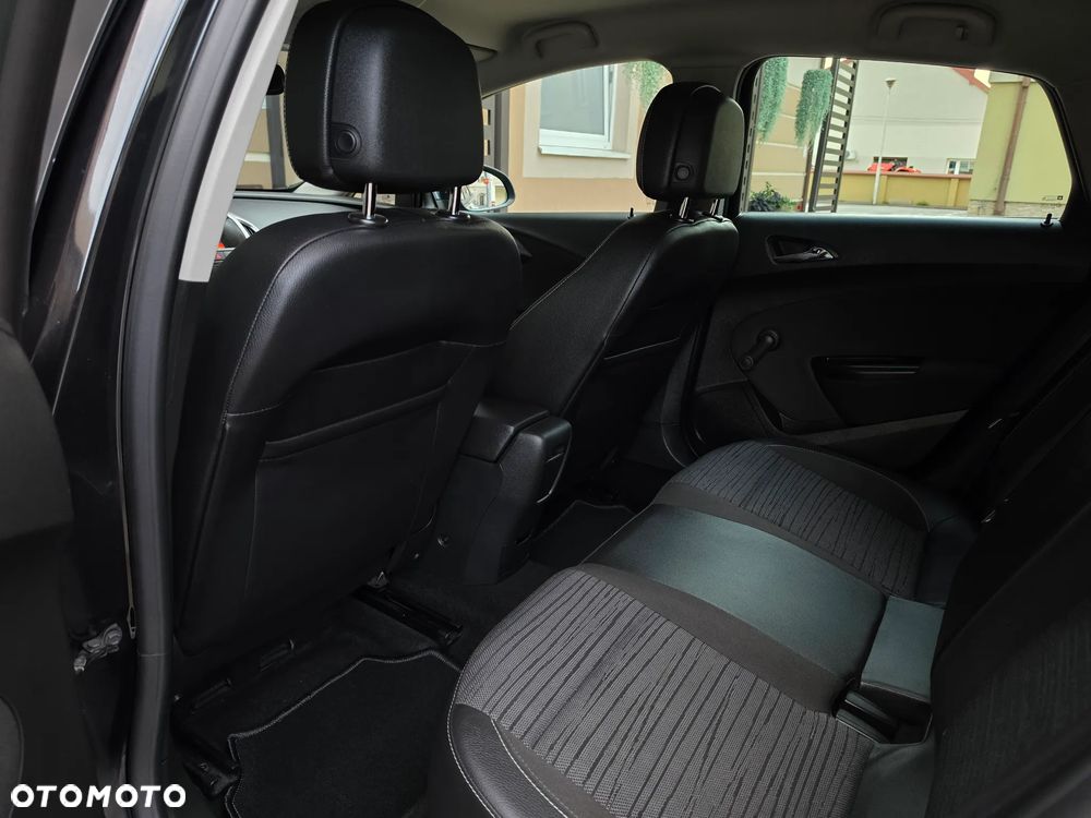Opel Astra 1.4 Turbo Cosmo - 38