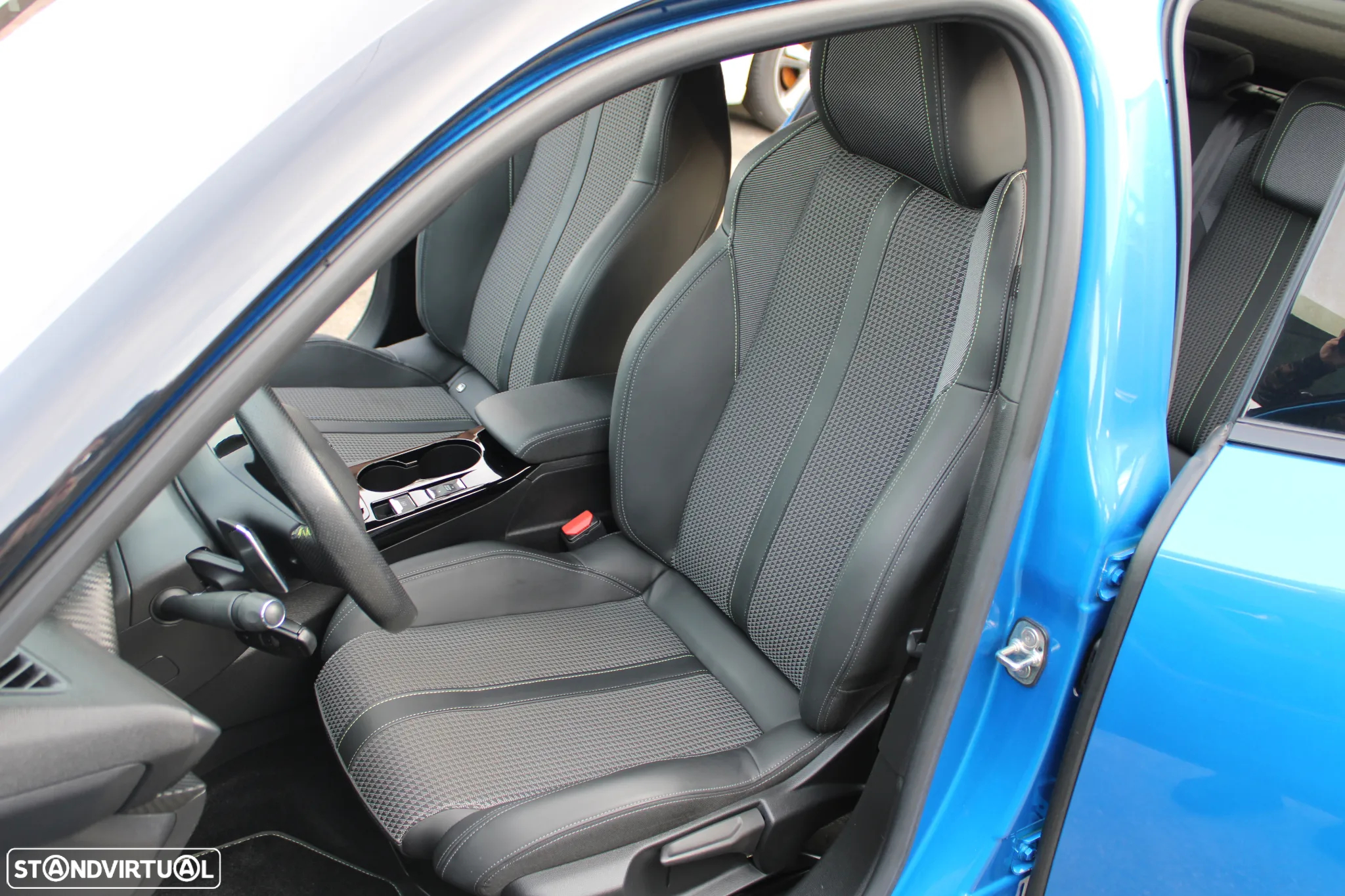 Peugeot 2008 1.5 BlueHDi GT Pack EAT8 - 30