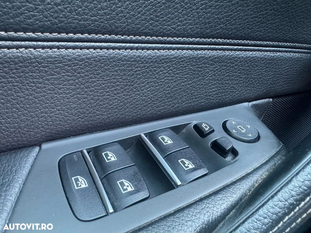 BMW Seria 5 530i Aut. Sport Line - 30