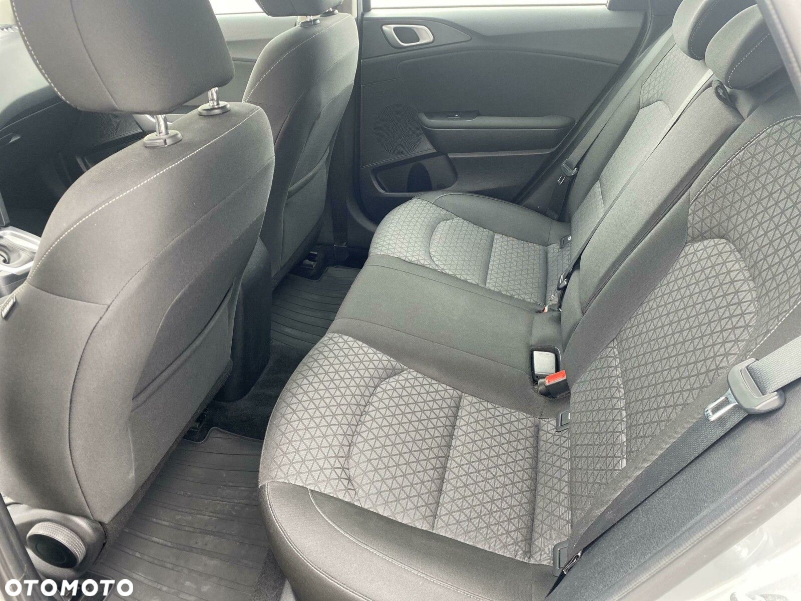 Kia Ceed - 10