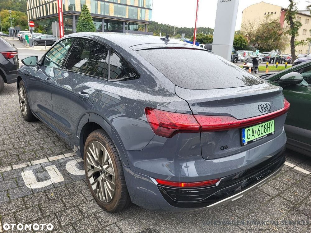 Audi Q8 Sportback e-tron - 6