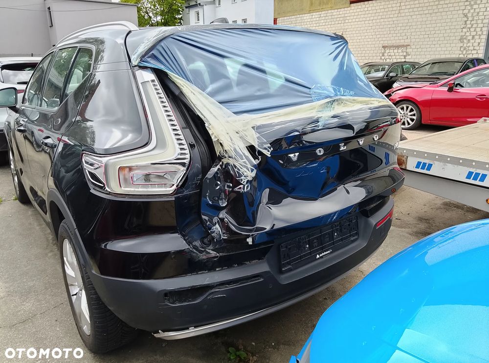 Volvo XC 40 B4 B AWD DKG Momentum Pro - 24
