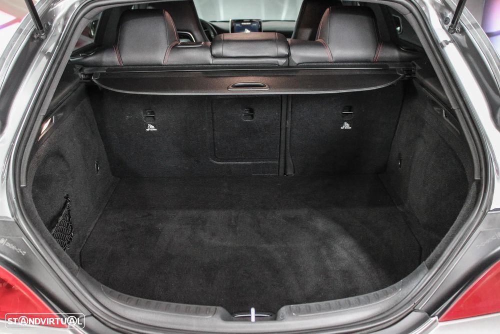 Mercedes-Benz CLA 200 d Shooting Brake AMG Line - 30