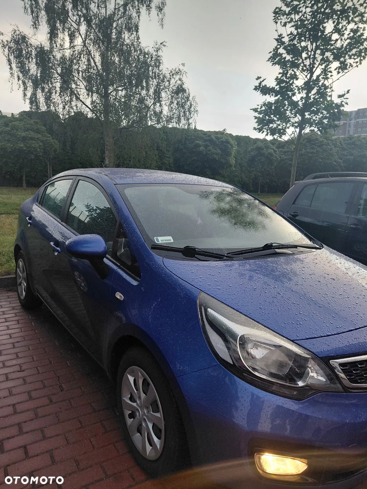 Kia Rio 1.2 L - 4