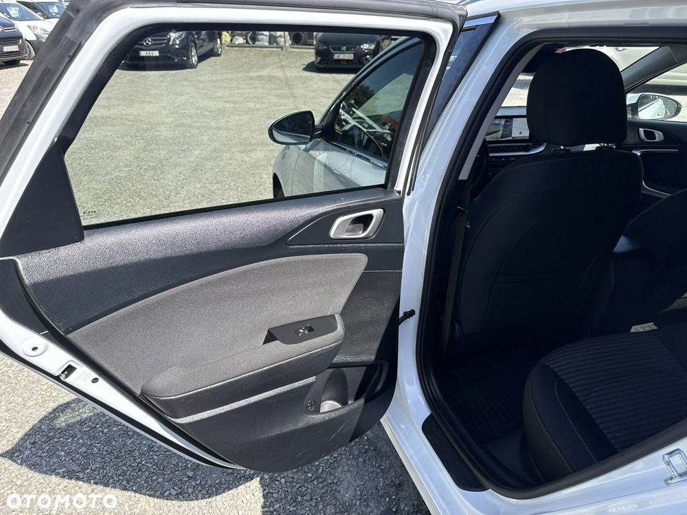 Kia Ceed - 16