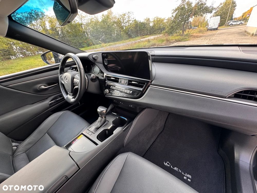 Lexus ES 300h Business Edition - 16