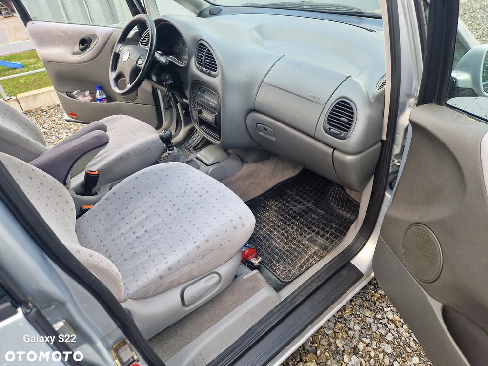 Volkswagen Sharan 1.9 TDI Comfortline - 16