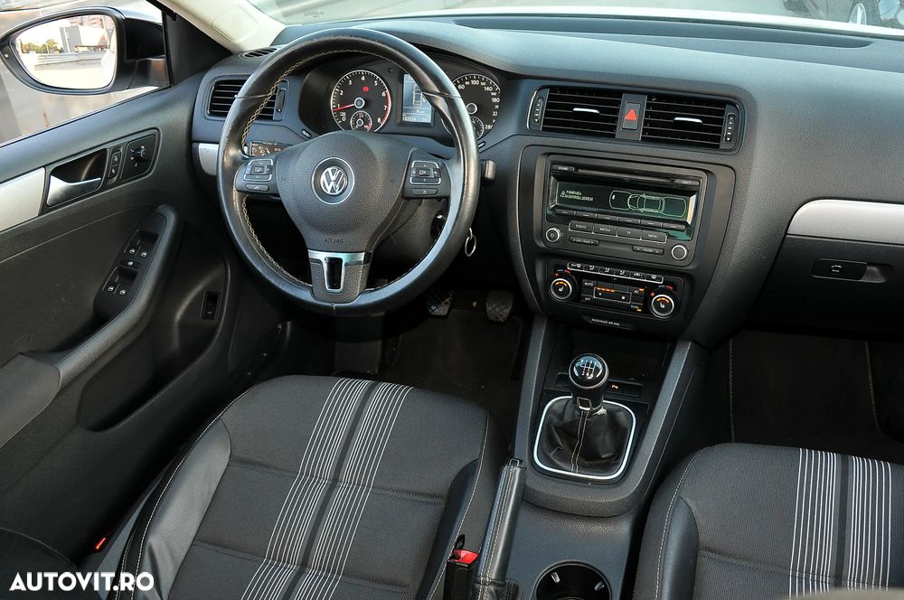 Volkswagen Jetta 1.4 TSI Sportline - 5