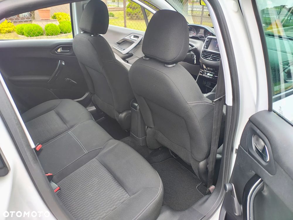 Peugeot 208 1.6 BlueHDi Active S&S - 23