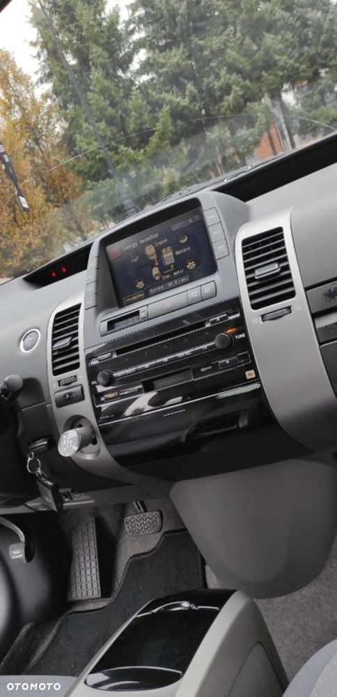 Toyota Prius (Hybrid) Sol - 15