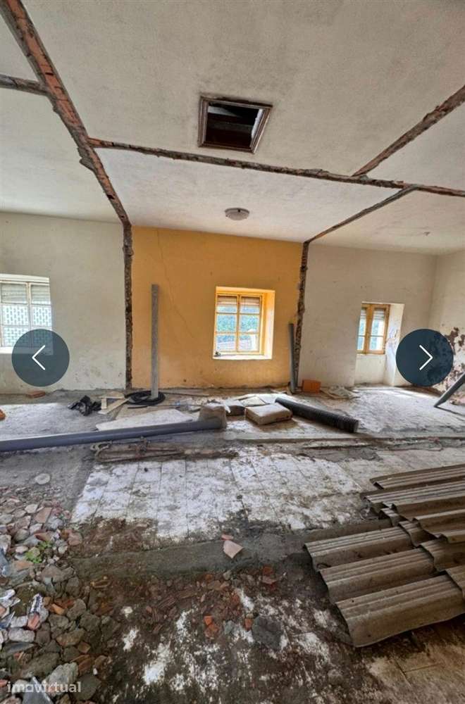 Prédio com 3 Habitações, Garagem e Terreno em Grijó - Grande imagem: 4/20
