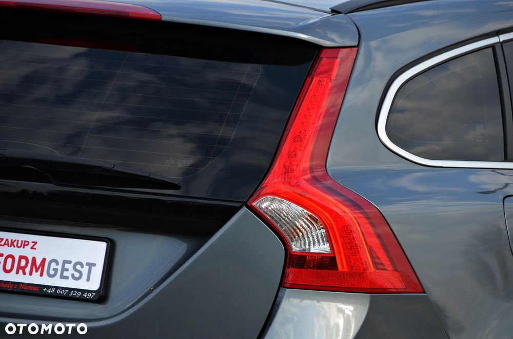 Volvo V60 D2 Drive-E R-Design Momentum - 17