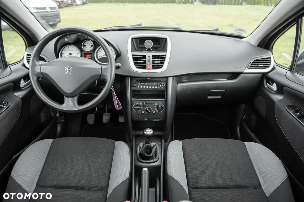 Peugeot 207 1.4 16V Trendy - 6