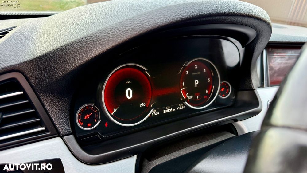 BMW Seria 5 530d xDrive Touring Sport-Aut. - 9