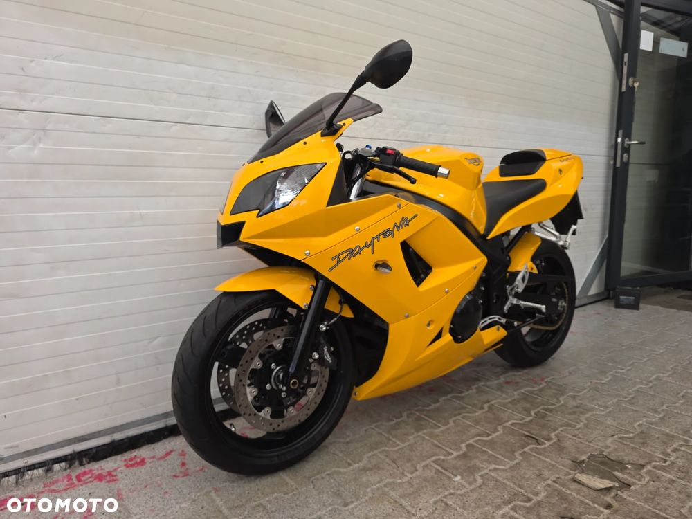 Triumph Daytona - 1