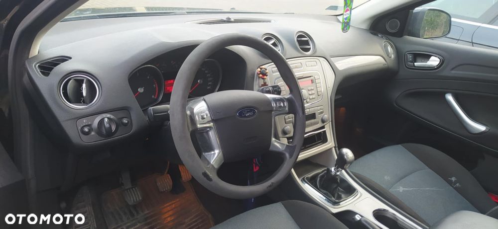 Ford Mondeo 1.8 TDCi Ghia - 14