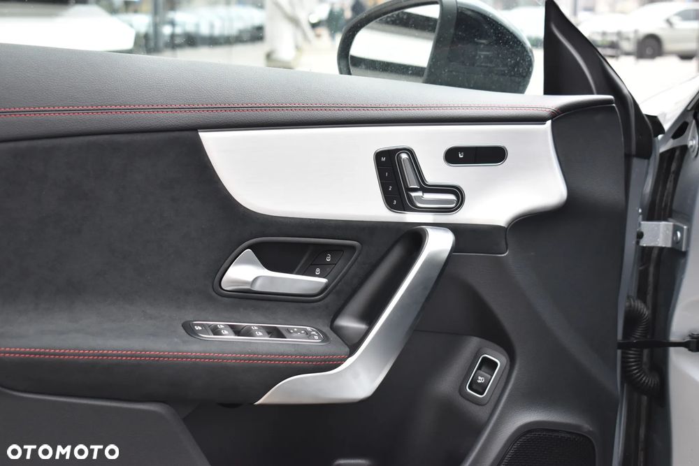 Mercedes-Benz CLA 200 d AMG Line 8G-DCT - 13