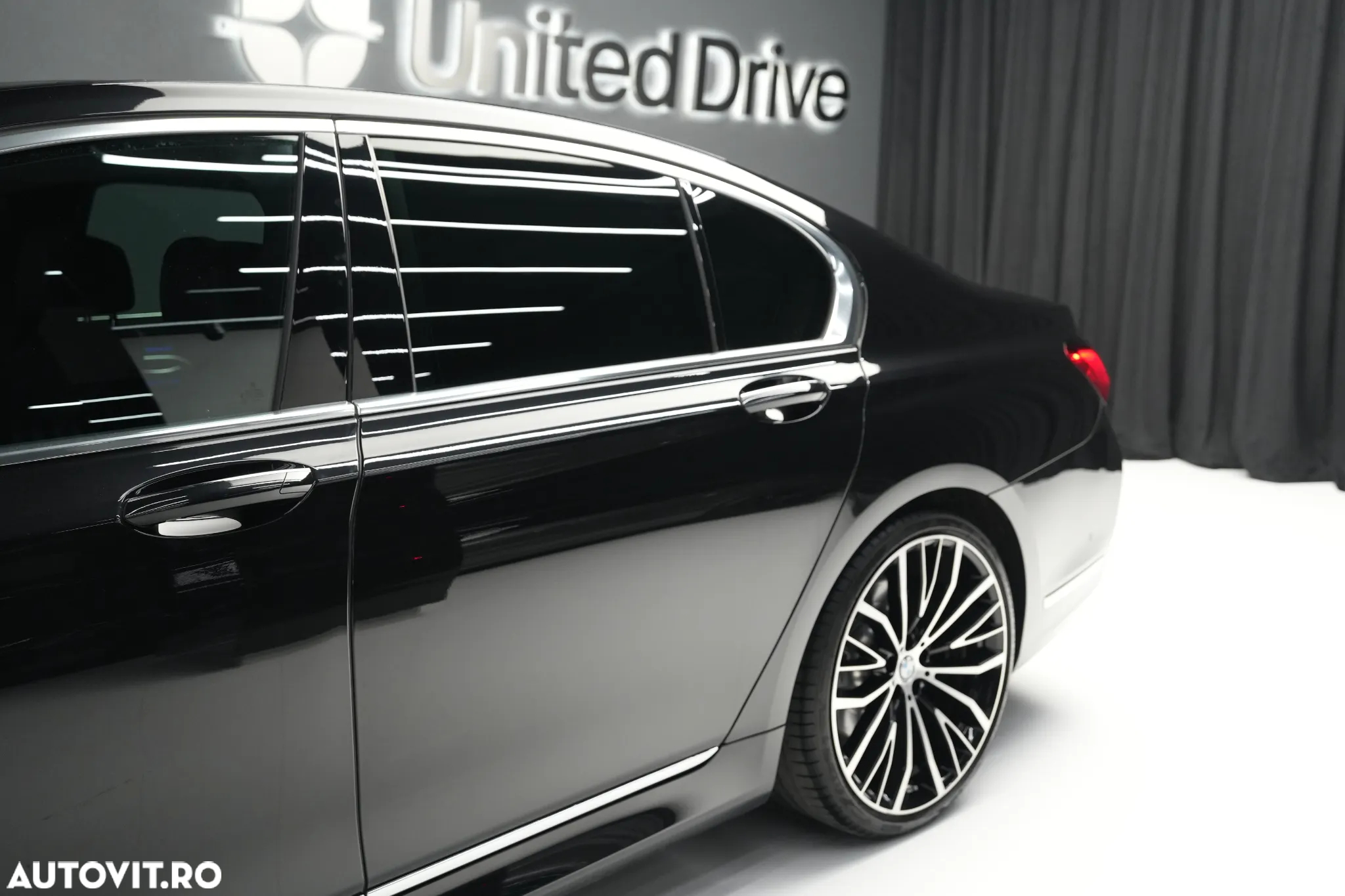 BMW Seria 7 730d - 34
