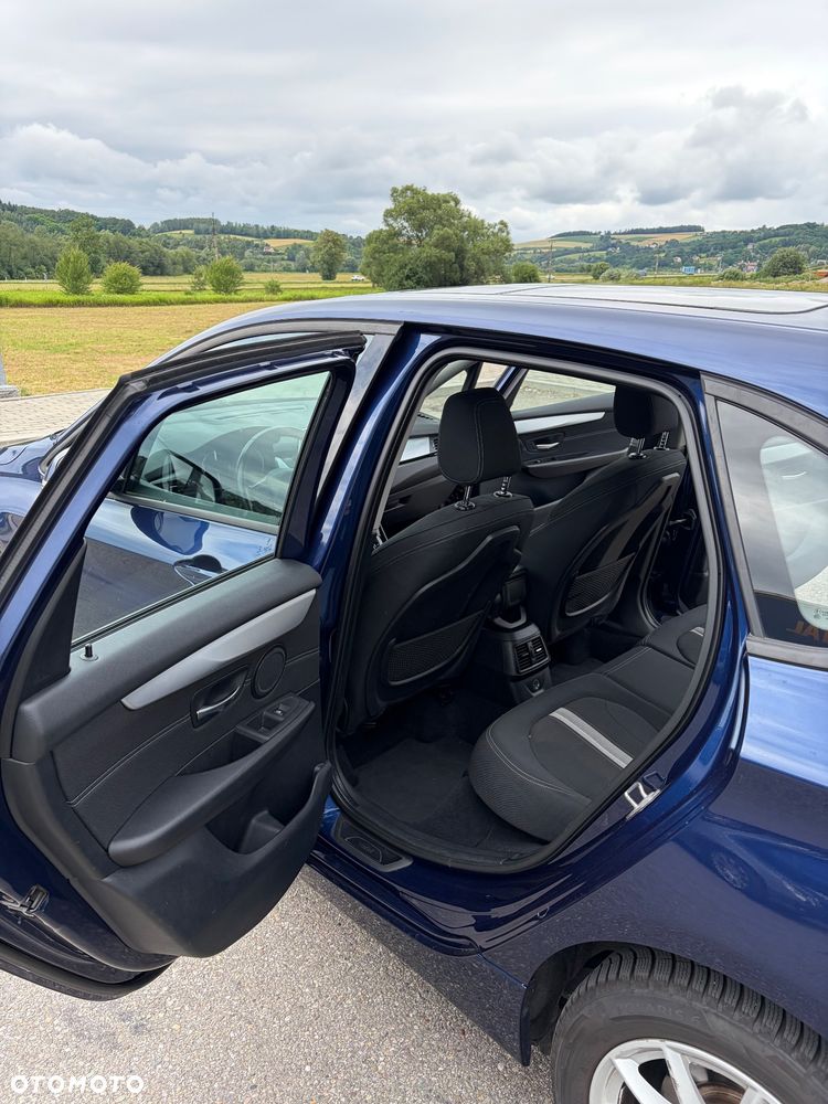 BMW Seria 2 218d - 12