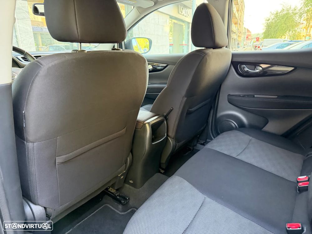 Nissan Qashqai 1.6 dCi N-Connecta 18 - 32