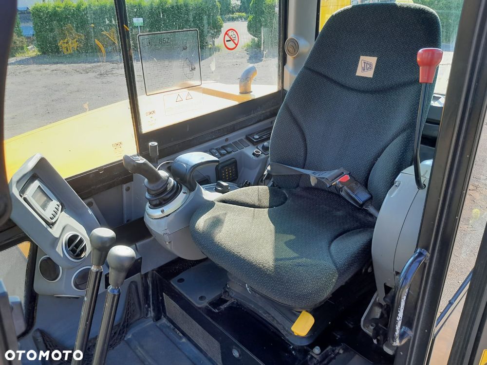 JCB 85Z-1, szybkozłacze i 3 łyżki - 13