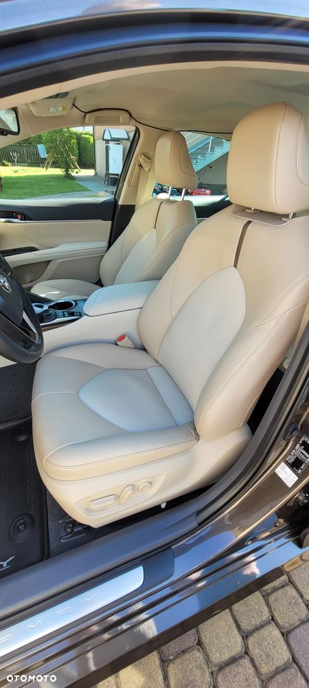 Toyota Camry 2.5 Hybrid Executive CVT - 24