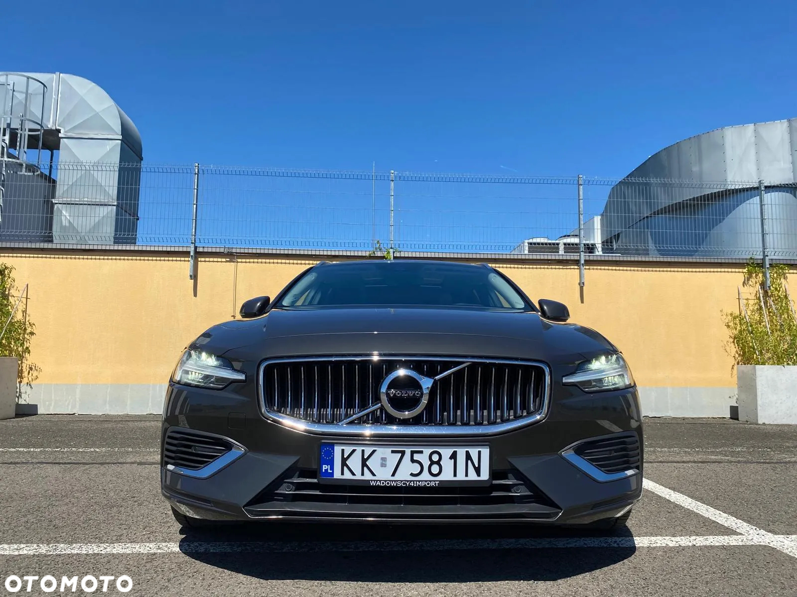 Volvo V60 T6 AWD Plug-In Hybrid Inscription - 2