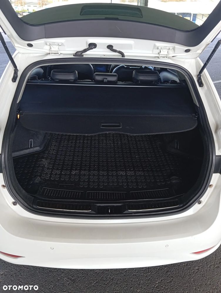 Toyota Avensis - 17
