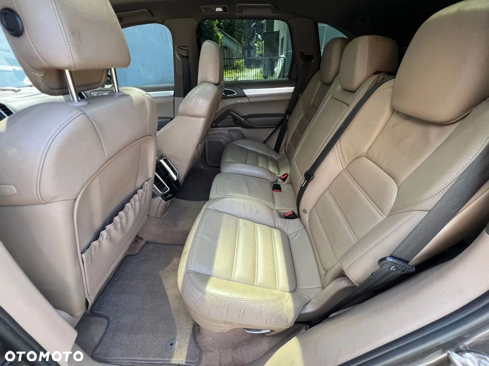 Porsche Cayenne Platinum Edition - 9