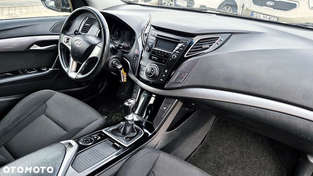 Hyundai i40 Kombi blue 1.6 Family+ - 37