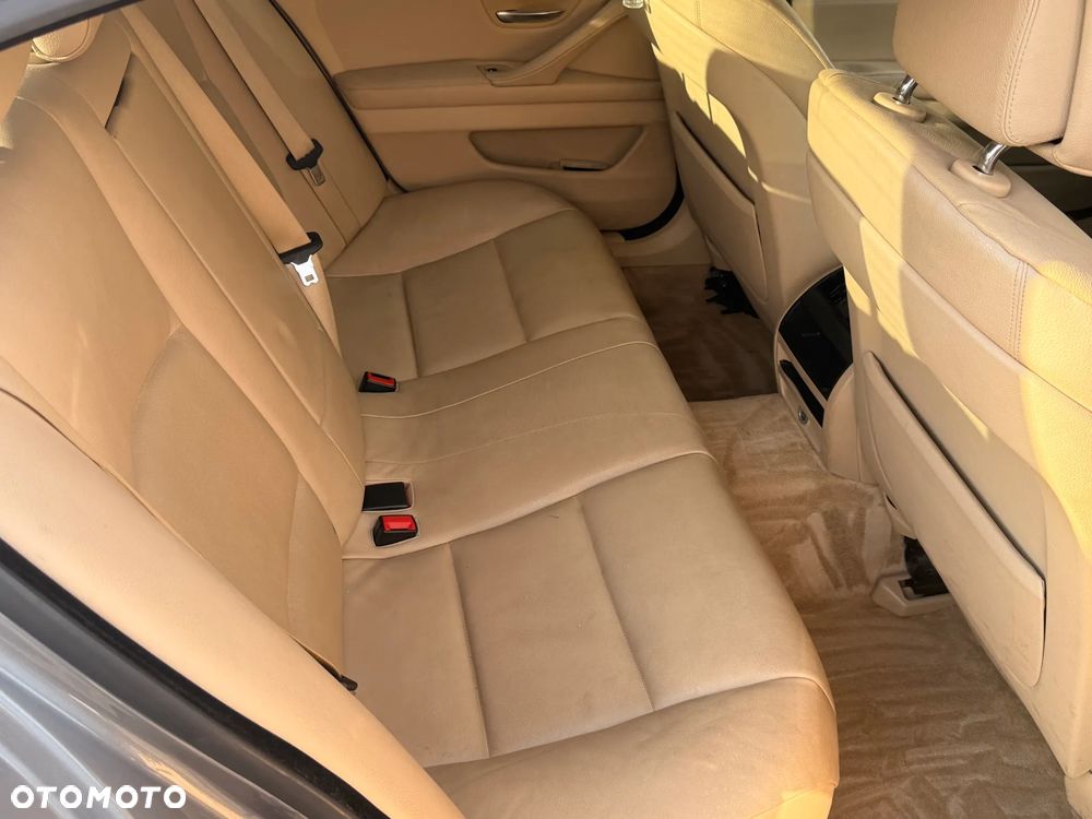 BMW Seria 5 530d Sport-Aut Luxury Line - 9