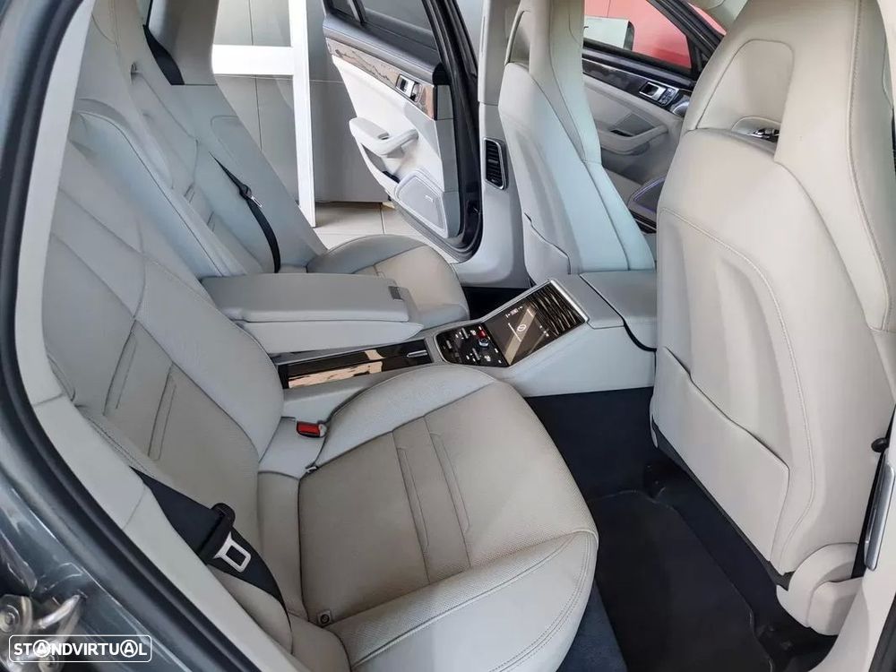Porsche Panamera 4 E-Hybrid Platinum Edition - 16