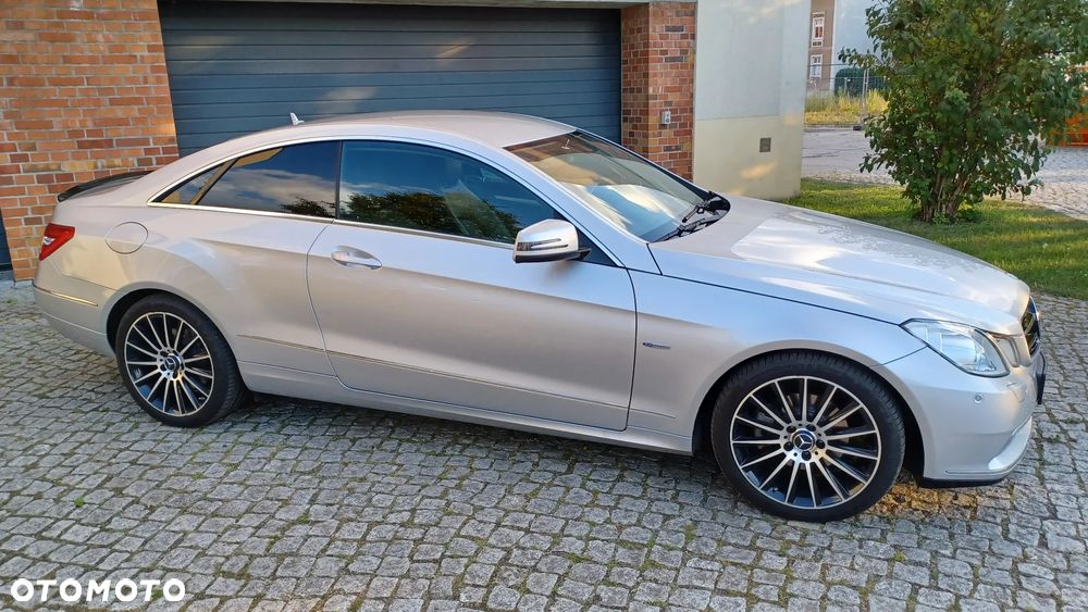 Mercedes-Benz Klasa E 200 CGI Coupe BlueEFFICIENCY Automatik Avantgarde - 17