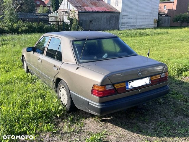 Mercedes-Benz W124 (1984-1993) - 11