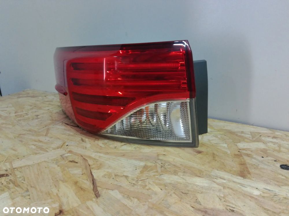 TOYOTA AVENSIS T27 KOMBI LIFT 12-15 LAMPA LEWA TYŁ TYLNA - 2