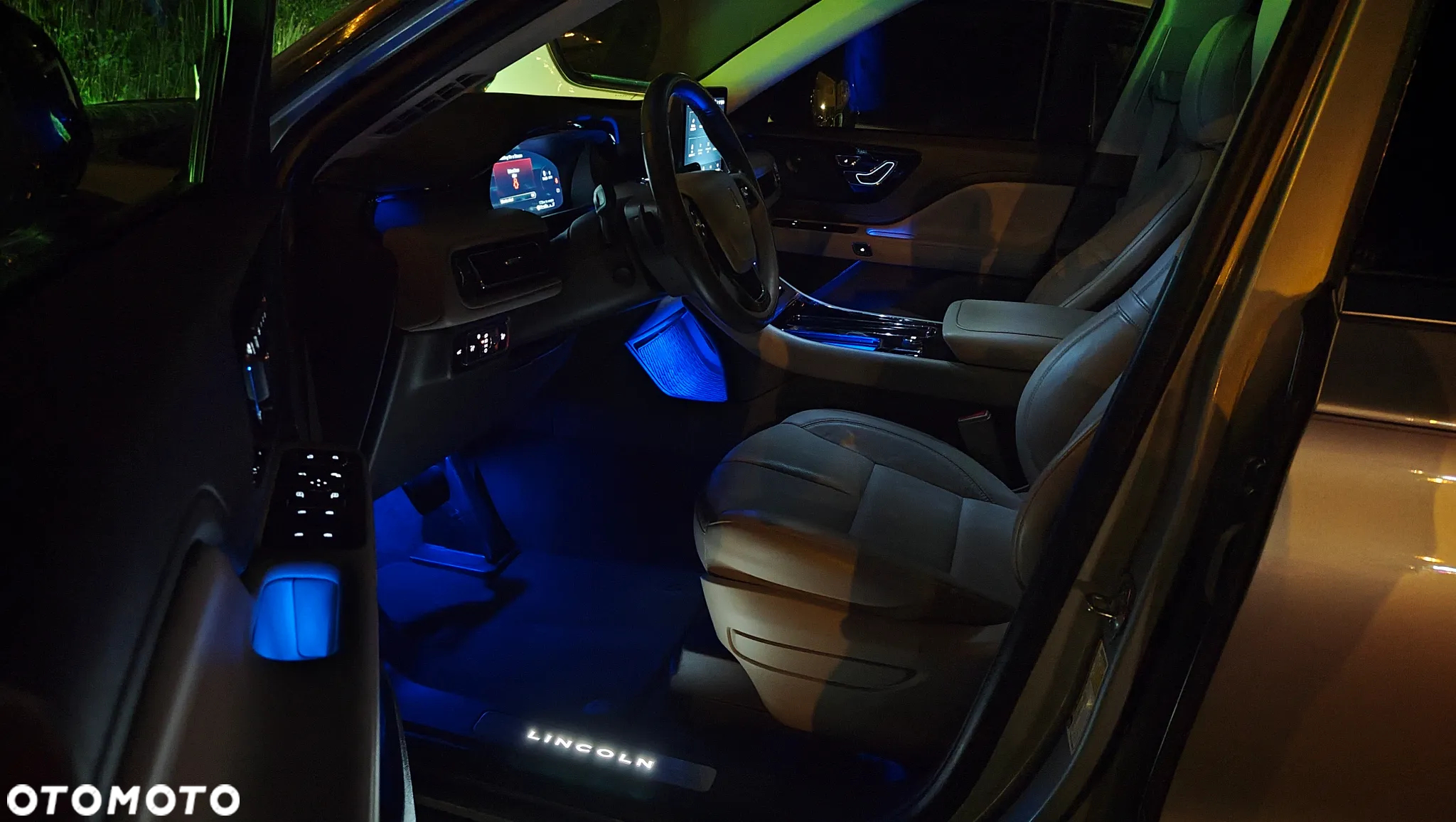 Lincoln Aviator - 14
