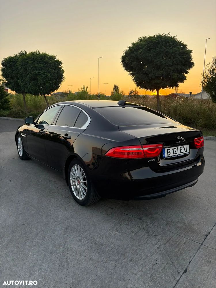 Jaguar XE 2.0 Prestige - 5