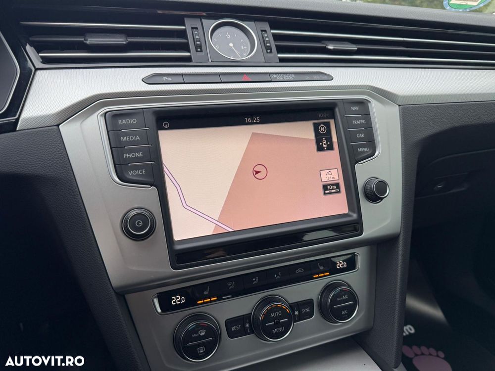 Volkswagen Passat - 11