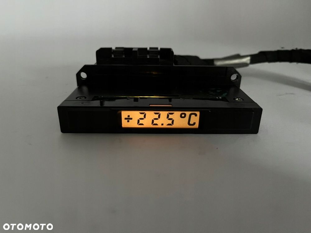 WYŚWIETLACZ TERMOMETRU TEMPERATURY ZEWNETRZNEJ MERCEDES W124 1245420005